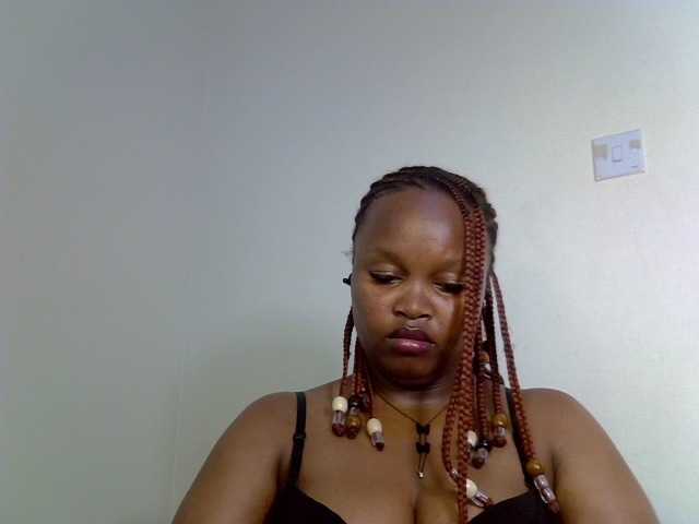 Sluttyshan live cam on BongaCams