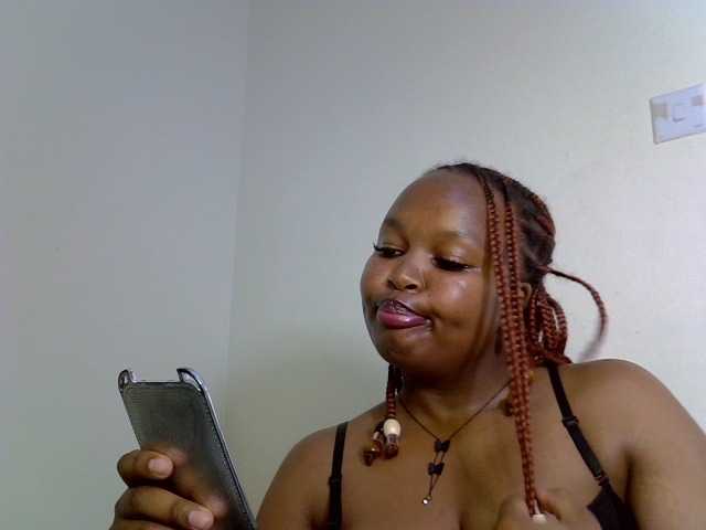 Sluttyshan live cam on BongaCams