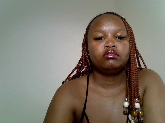 Sluttyshan live cam on BongaCams