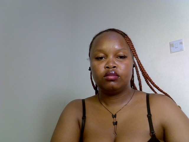 Sluttyshan live cam on BongaCams