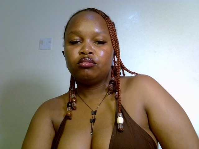 Sluttyshan live cam on BongaCams