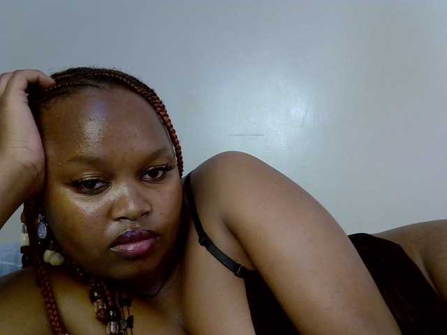 Sluttyshan live cam on BongaCams