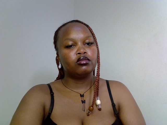 Sluttyshan live cam on BongaCams