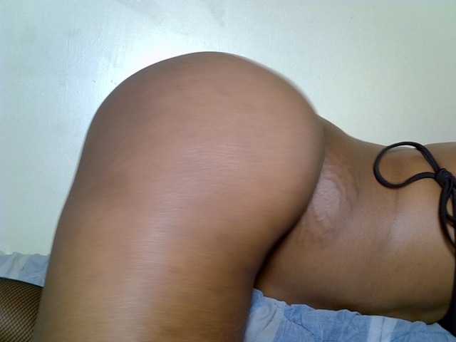 Sluttyshan live cam on BongaCams