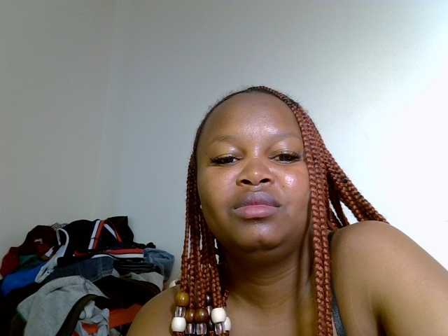 Sluttyshan live cam on BongaCams