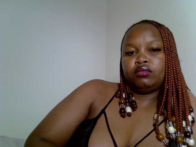 Sluttyshan live cam on BongaCams