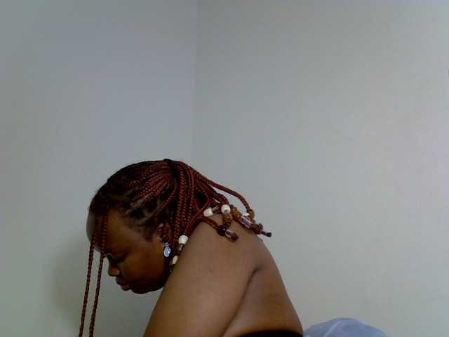 Sluttyshan live cam on BongaCams