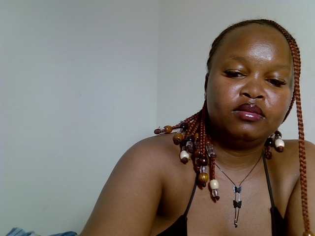 Sluttyshan live cam on BongaCams