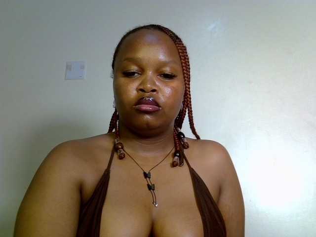 Sluttyshan live cam on BongaCams