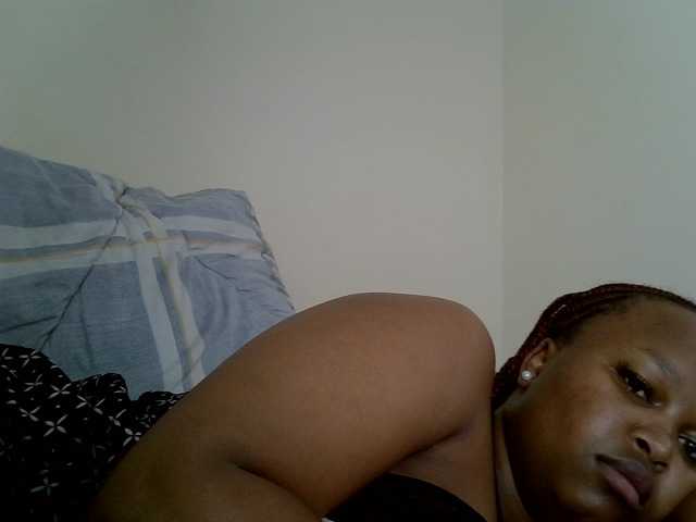 Sluttyshan live cam on BongaCams