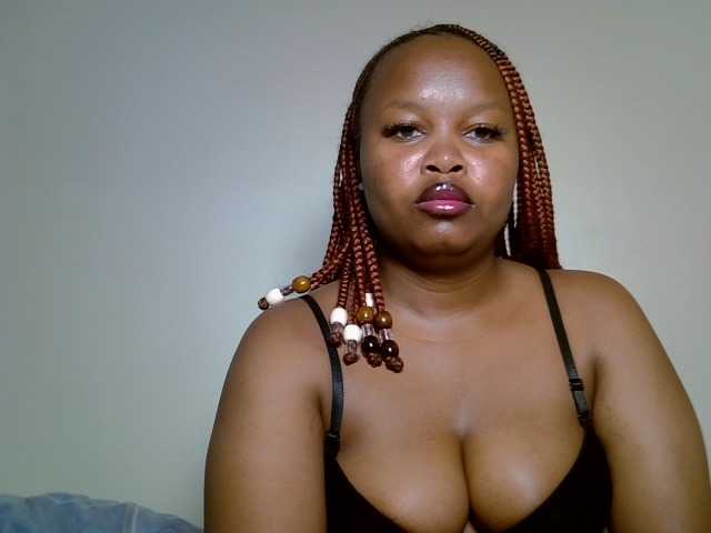 Sluttyshan live cam on BongaCams