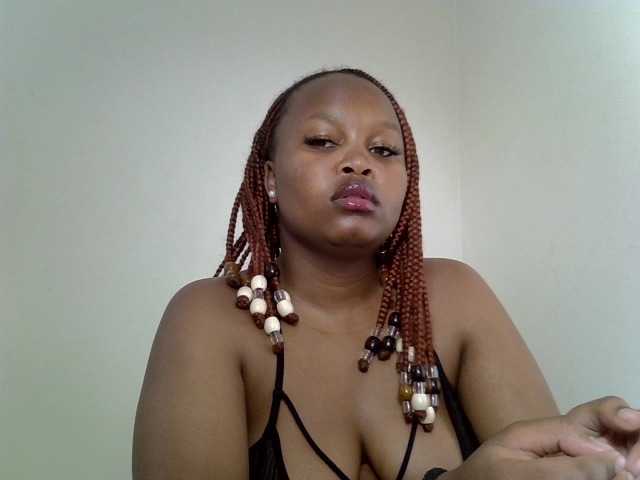 Sluttyshan live cam on BongaCams