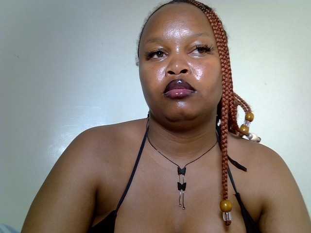 Sluttyshan live cam on BongaCams