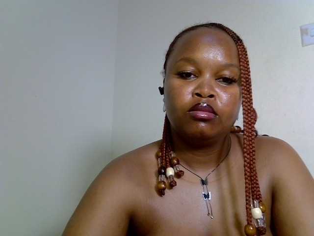 Sluttyshan live cam on BongaCams