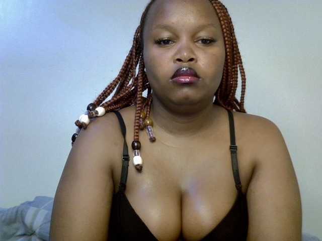 Sluttyshan live cam on BongaCams