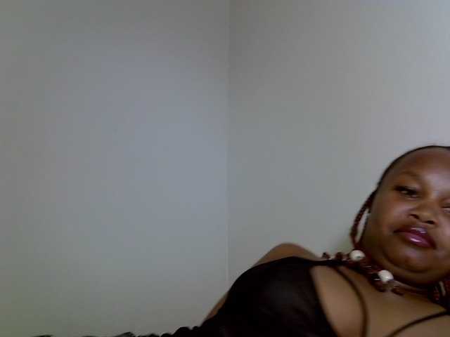 Sluttyshan live cam on BongaCams