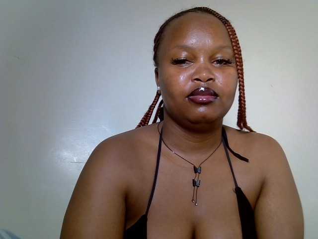 Sluttyshan live cam on BongaCams