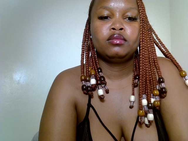 Sluttyshan live cam on BongaCams