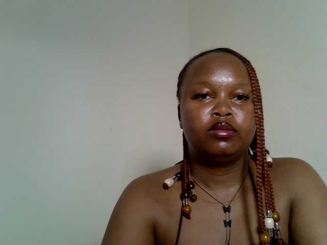 Sluttyshan live cam on BongaCams