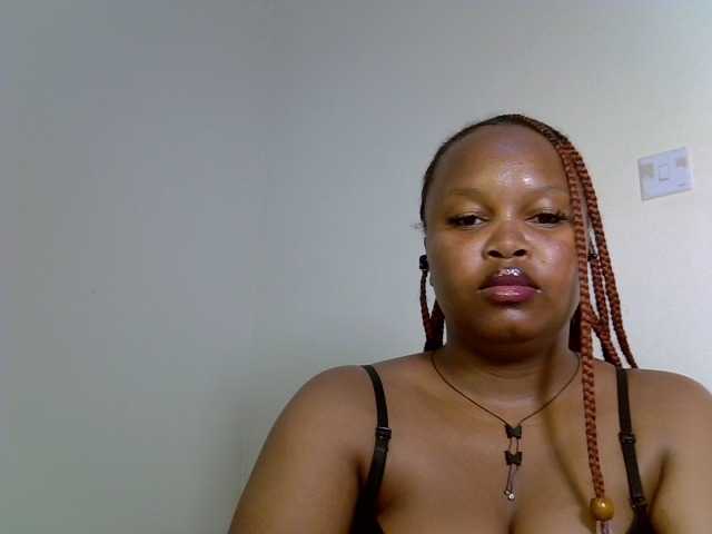 Sluttyshan live cam on BongaCams