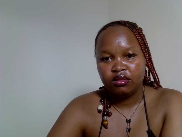 Sluttyshan live cam on BongaCams