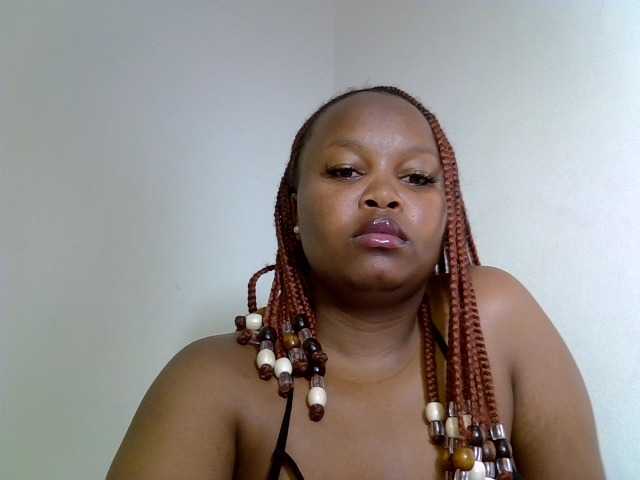 Sluttyshan live cam on BongaCams