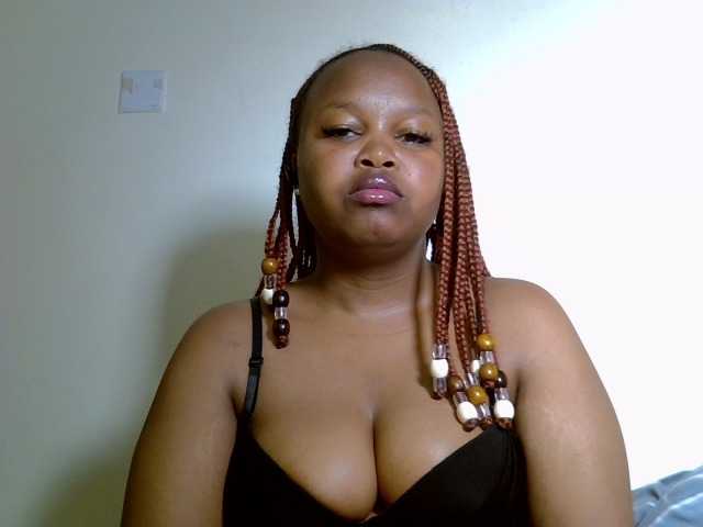 Sluttyshan live cam on BongaCams