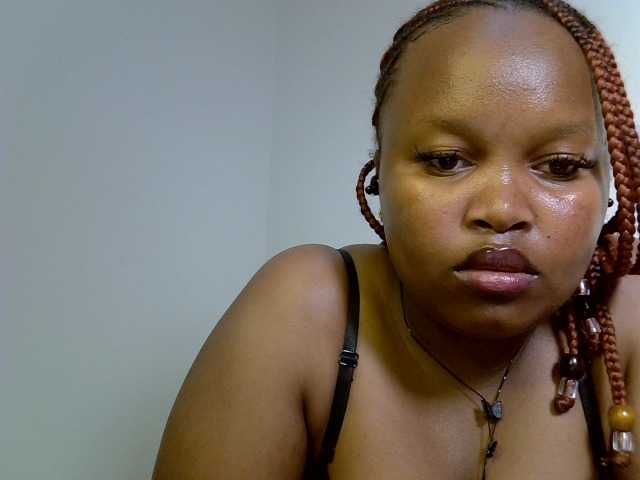 Sluttyshan live cam on BongaCams