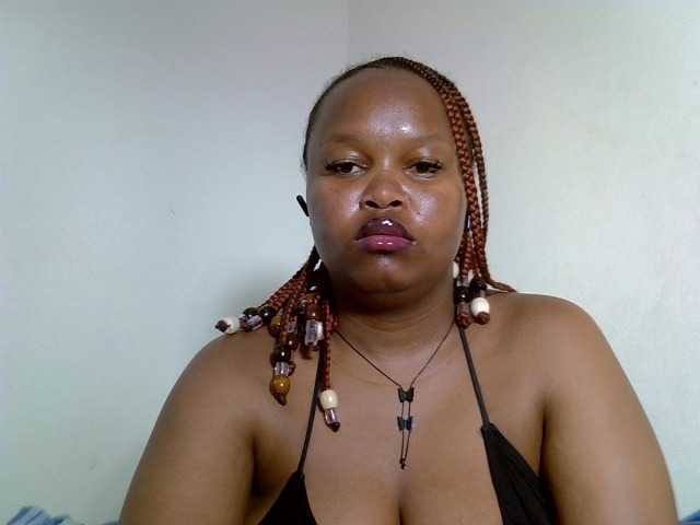 Sluttyshan live cam on BongaCams