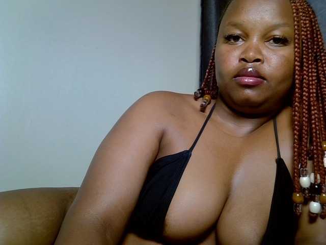 Sluttyshan live cam on BongaCams
