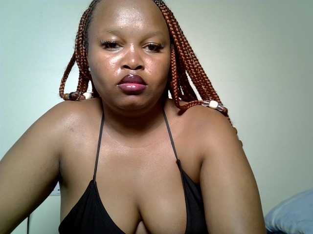 Sluttyshan live cam on BongaCams