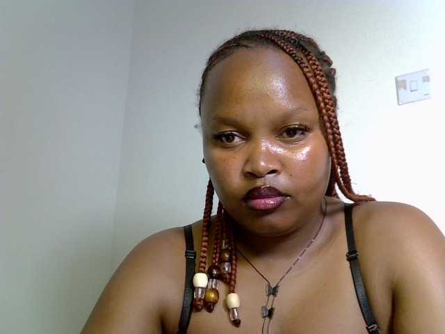 Sluttyshan live cam on BongaCams