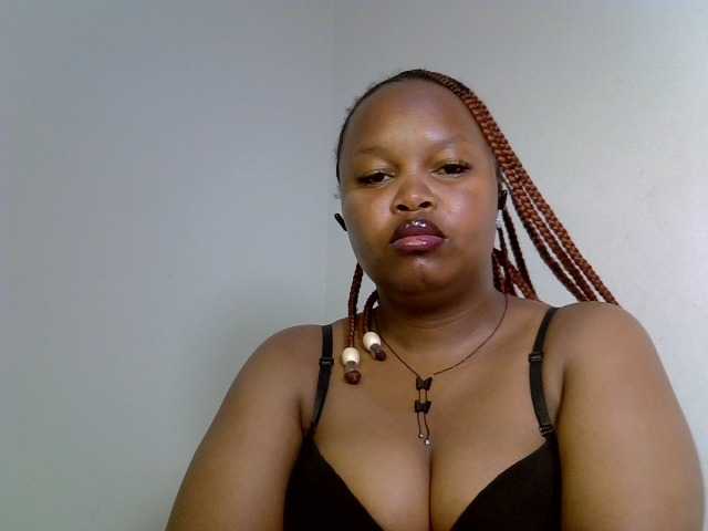 Sluttyshan live cam on BongaCams