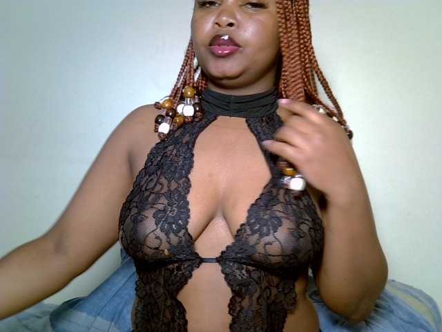 Sluttyshan live cam on BongaCams