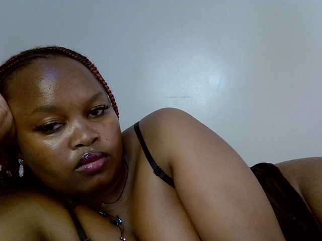 Sluttyshan live cam on BongaCams