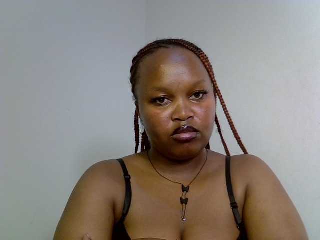 Sluttyshan live cam on BongaCams