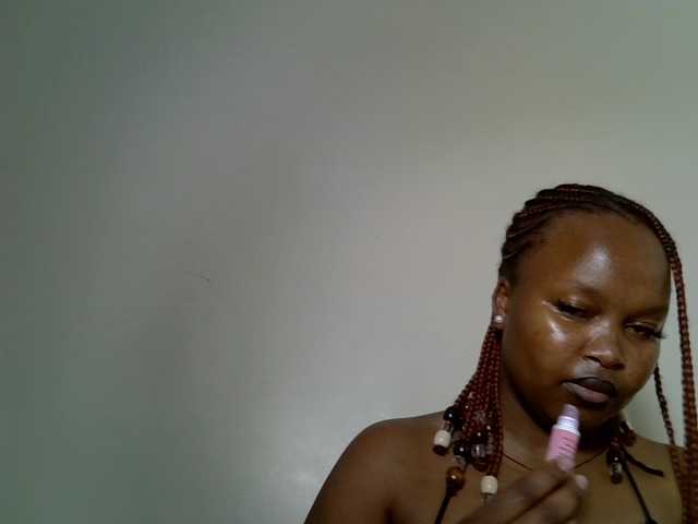 Sluttyshan live cam on BongaCams