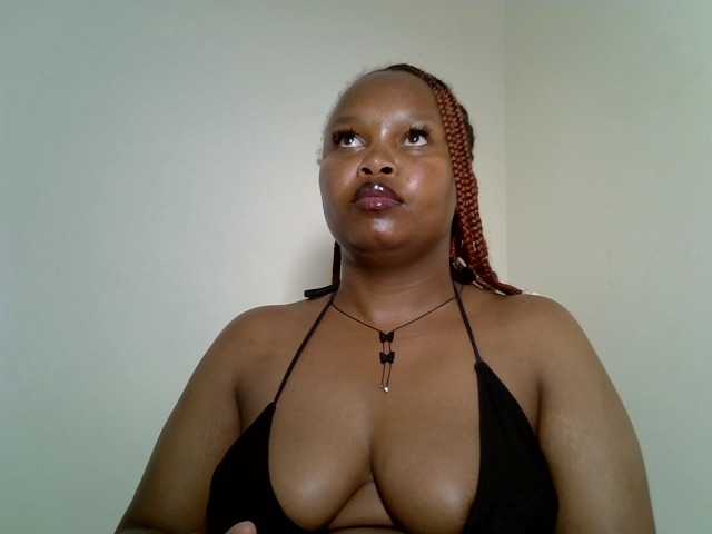 Sluttyshan live cam on BongaCams
