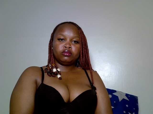 Sluttyshan live cam on BongaCams