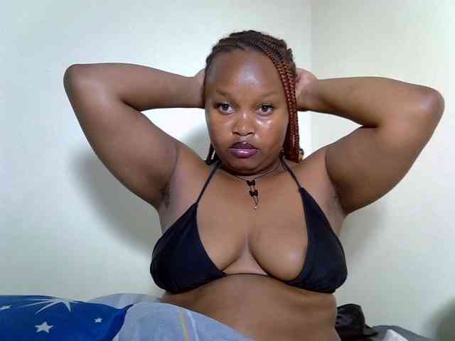 Sluttyshan Live Webcam on BongaCams