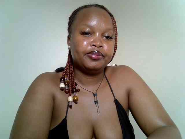 Sluttyshan Live Webcam on BongaCams