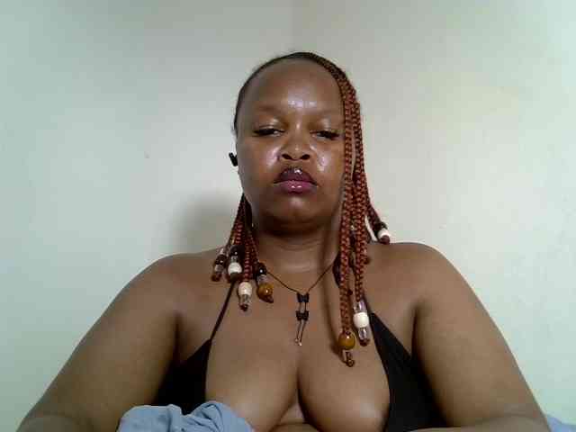 Sluttyshan Live Webcam on BongaCams