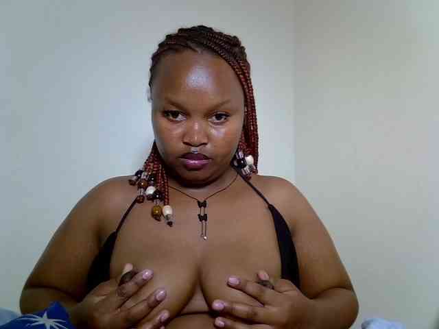 Sluttyshan Live Webcam on BongaCams