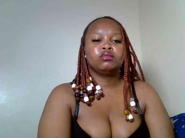 Sluttyshan Live Webcam on BongaCams