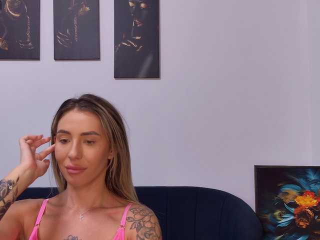 VanessaSkyy live cam on BongaCams