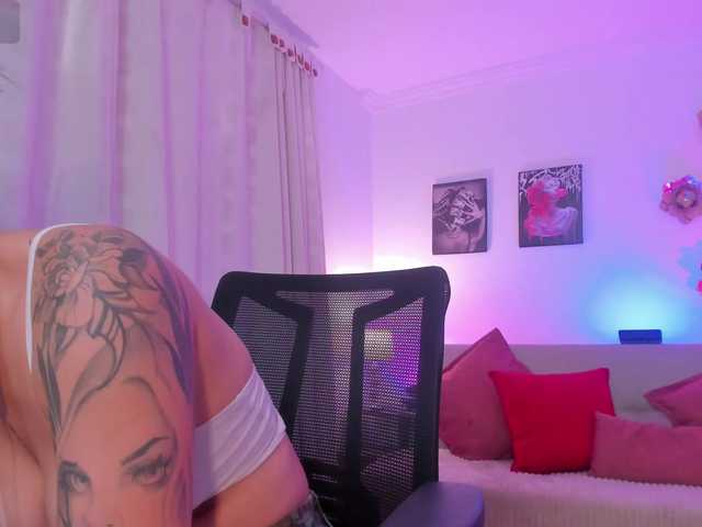 Naiely-Naides live cam on BongaCams