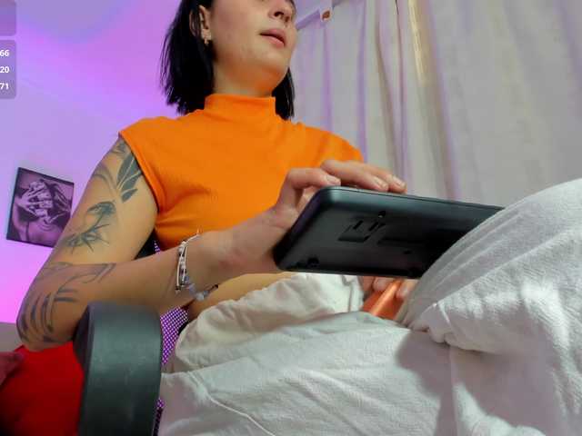 Naiely-Naides live cam on BongaCams