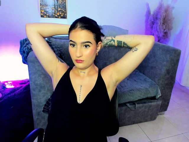 Naiely-Naides live cam on BongaCams