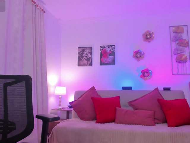 Naiely-Naides live cam on BongaCams