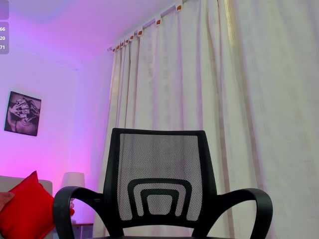 Naiely-Naides live cam on BongaCams